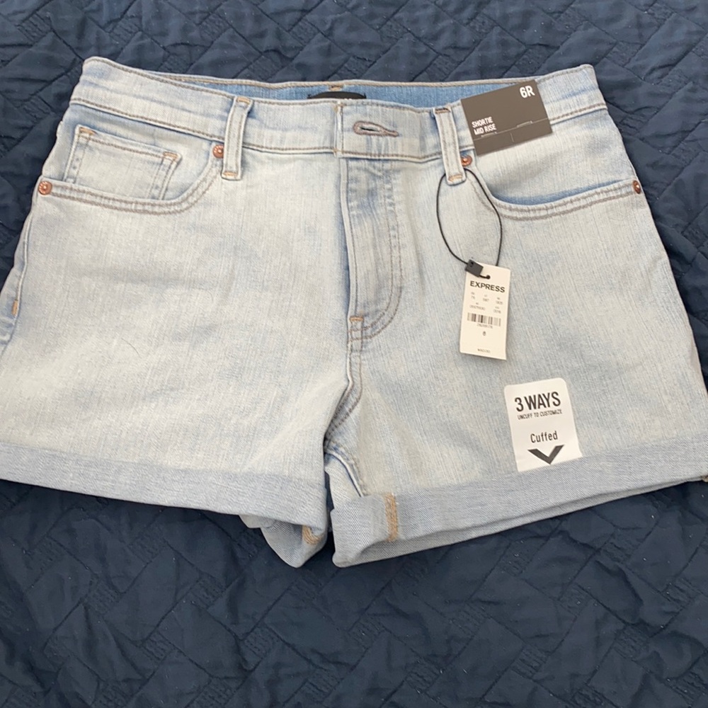 Express mid rise shorts New with tags! Size 6